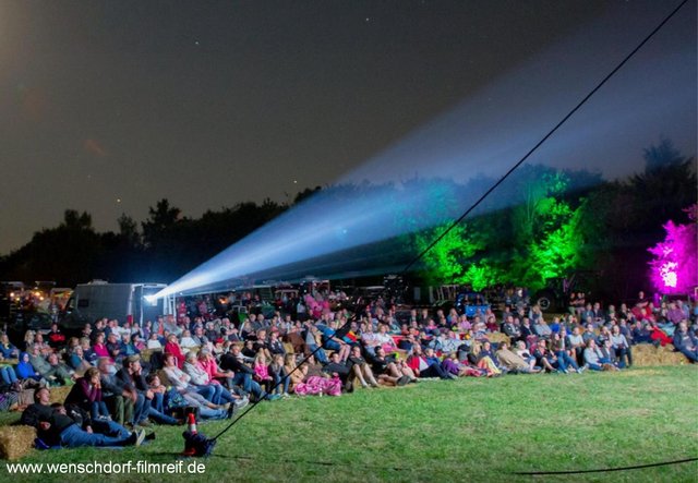Tolle Atmosphäre unterm Sternenhimmel - WENSCHDORF FILMREIF Freiluft- und Bulldog-Kino 2016