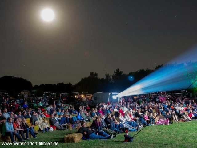 Tolle Atmosphäre unterm Sternenhimmel - WENSCHDORF FILMREIF Freiluft- und Bulldog-Kino 2016