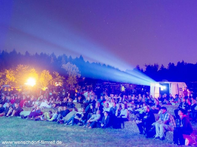 Tolle Atmosphäre unterm Sternenhimmel - WENSCHDORF FILMREIF Freiluft- und Bulldog-Kino 2016