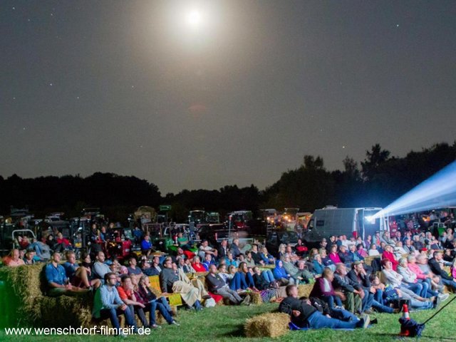 Tolle Atmosphäre unterm Sternenhimmel - WENSCHDORF FILMREIF Freiluft- und Bulldog-Kino 2016