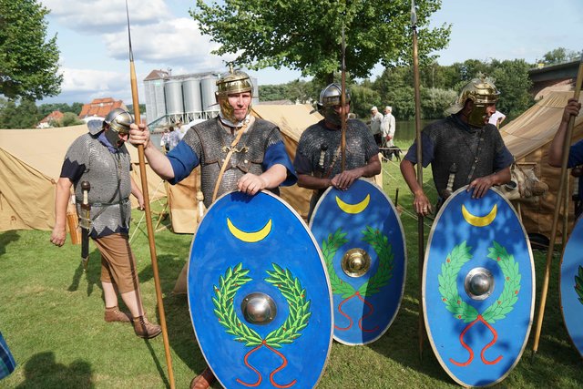 Allgemeine Exerzier-Übungen der "römischen Truppe". Sie fanden zweimal täglich, um elf und um 17 Uhr am Samstag und Sonntag statt.