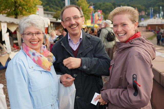 Junggebliebenes Miltenberger Urgestein, v.l.  Petra  und Wolfgang Farrenkopf mit  Michaela Restel.