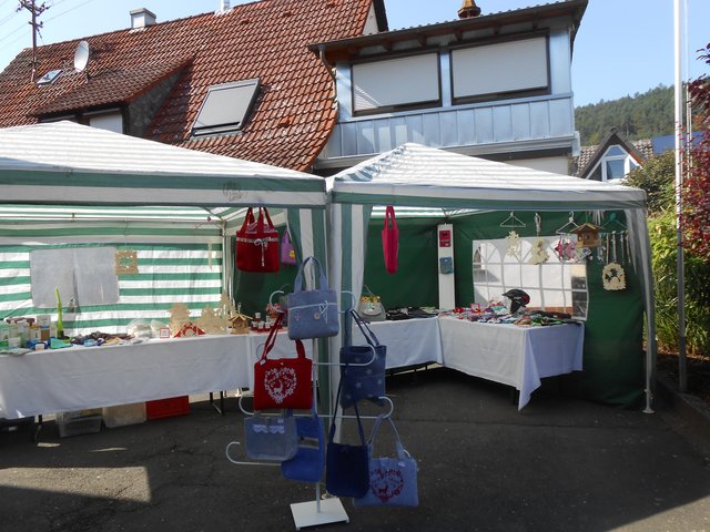liebevoll gestaltete Stände regionaler Aussteller