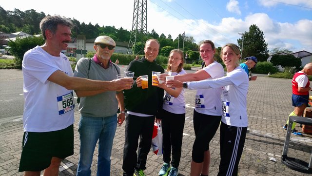 News Verlag-Runningteam. - Ein hoch auf uns!