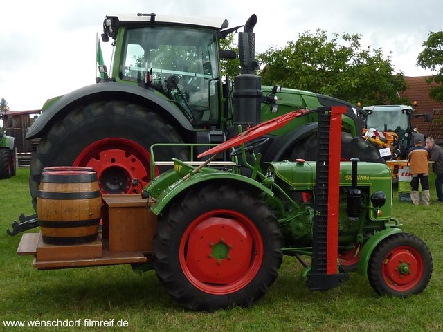 Opa trifft Enkel - Fendt Dieselross trifft Fendt 1000 Vario 1046 beim Bulldog-Kino in Wenschdorf am 9. September 2017