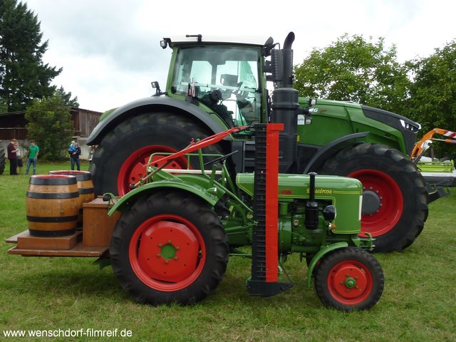 Opa trifft Enkel - Fendt Dieselross trifft Fendt 1000 Vario 1046 beim Bulldog-Kino in Wenschdorf am 9. September 2017
