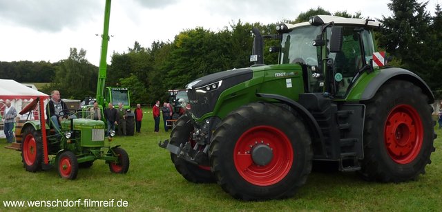 Opa trifft Enkel - Fendt Dieselross trifft Fendt 1000 Vario 1046 beim Bulldog-Kino in Wenschdorf am 9. September 2017