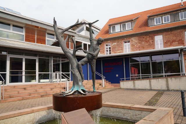Bezugnehmende Brunnenfigur am Bürgerzentrum "Mittelmühle"
