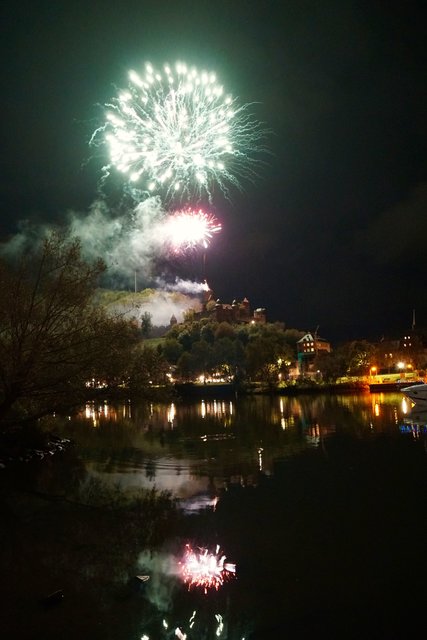Feuerwerk in Wertheim am Main - gesehen von Kreuzwertheim.