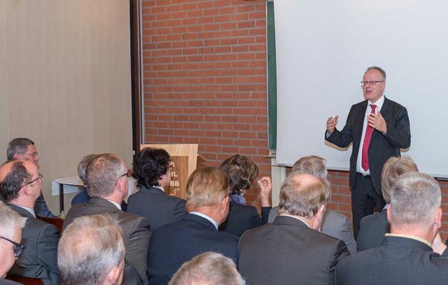 Professor Dr. Hartwig Webersinke stellte das Studienkonzept, das in Miltenberg umgesetzt wird, vor.