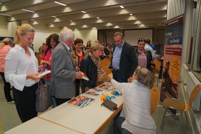 Sein Vortrag orientierte sich an seinem selbstverfassten und lesenswerten Buch „No legs - no limits“ (Keine Beine - keine Grenzen).