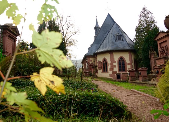 Wie sich die Auseinandersetzungen des "konfessionellen Zeitalters" auf den hiesigen Raum auswirkten zeigt diese Führung an und in der Bürgstadter Martinskapelle und der Miltenberger Laurentiuskapelle (unser Bild) mit dem Historiker Wilhelm Otto Keller am Sonntag, 29. Oktober 2017, zwei Tage vor dem Reformationsjubiläum.