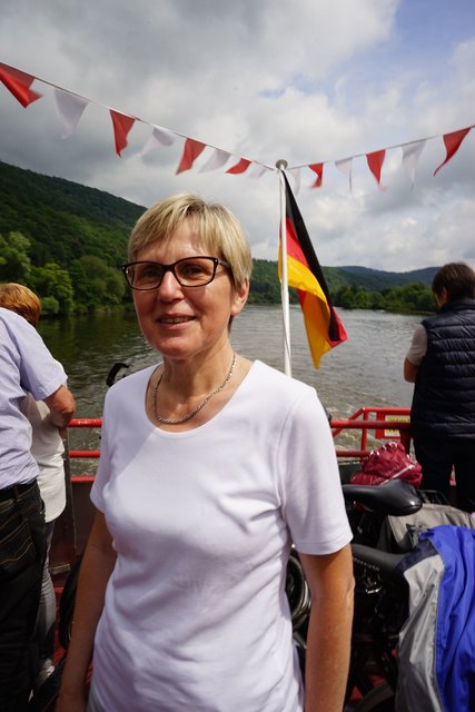 Die große Resonanz der Gläubigen im Jubiläumsjahr hat auch Schuldekanin Cornelia Wetterich aus Wertheim überrascht, Bindung der Volkskirche zu den Menschen sei gerade jetzt im Lutherjahr wichtiger denn je.