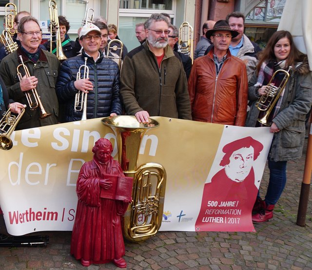 Auch die musikalische Umrahmung auf dem Marktplatz mit aktiven Musikerinnen und Musikern war sehr gelungen.