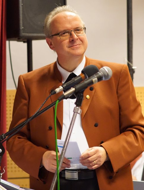 Abwechslungsreiche Stücke, eine gelungene Moderation mit Horst Nausch aus Aschaffenburg und engagierte Musiker standen im Mittelpunkt dieses gelungenen Musik-Abend mit temperament- und gefühlvollen Melodien.