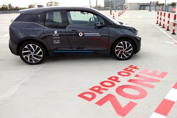 Ferngesteuert einen Wagen einparken; das könnte stressfrei und bequem ablaufen. Vodafone, Ericsson und Partner demonstrieren das Konzept.