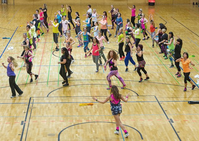 Die Zumba-Truppe brachte die Untermainhalle zum Beben.