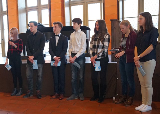 Foto: Junge Mitglieder der Stadtkapelle Miltenberg wurden für besondere kulturelle Leistungen auf musikalischem Gebiet von Bürgermeister Helmut Demel geehrt.