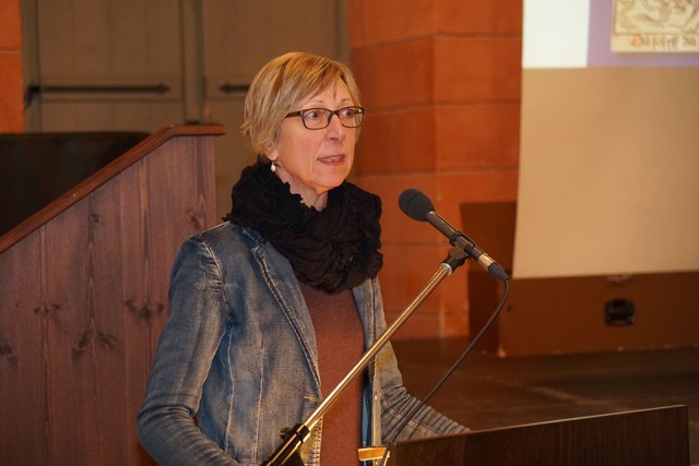 Frau Fleischmann eröffnete die Veranstaltung im Alten Rathaus in Miltenberg.
