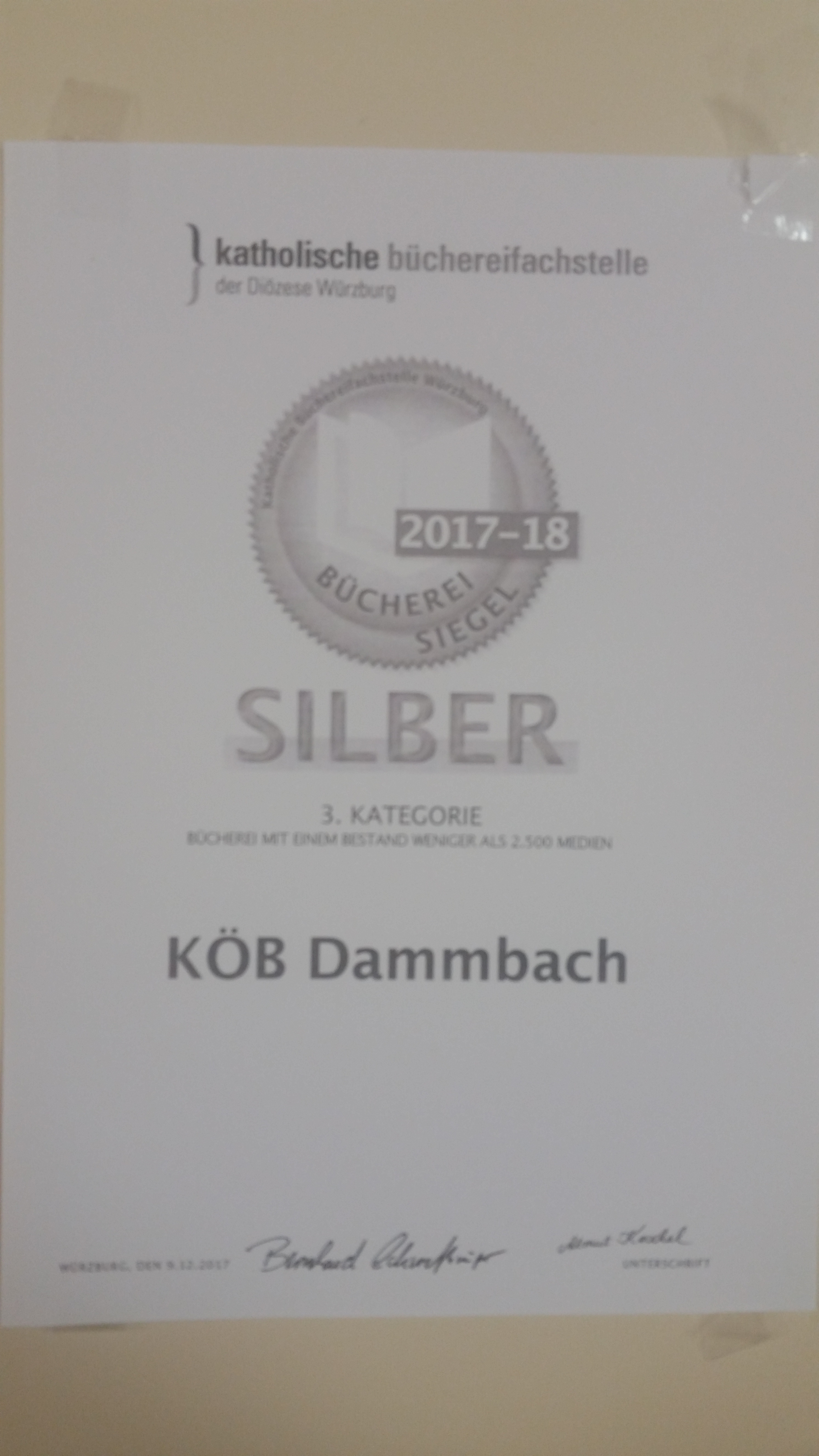 Urkunde: BüchereiSiegel in Silber - Auszeichnung der Katholischen Büchereifachstelle Würzburg