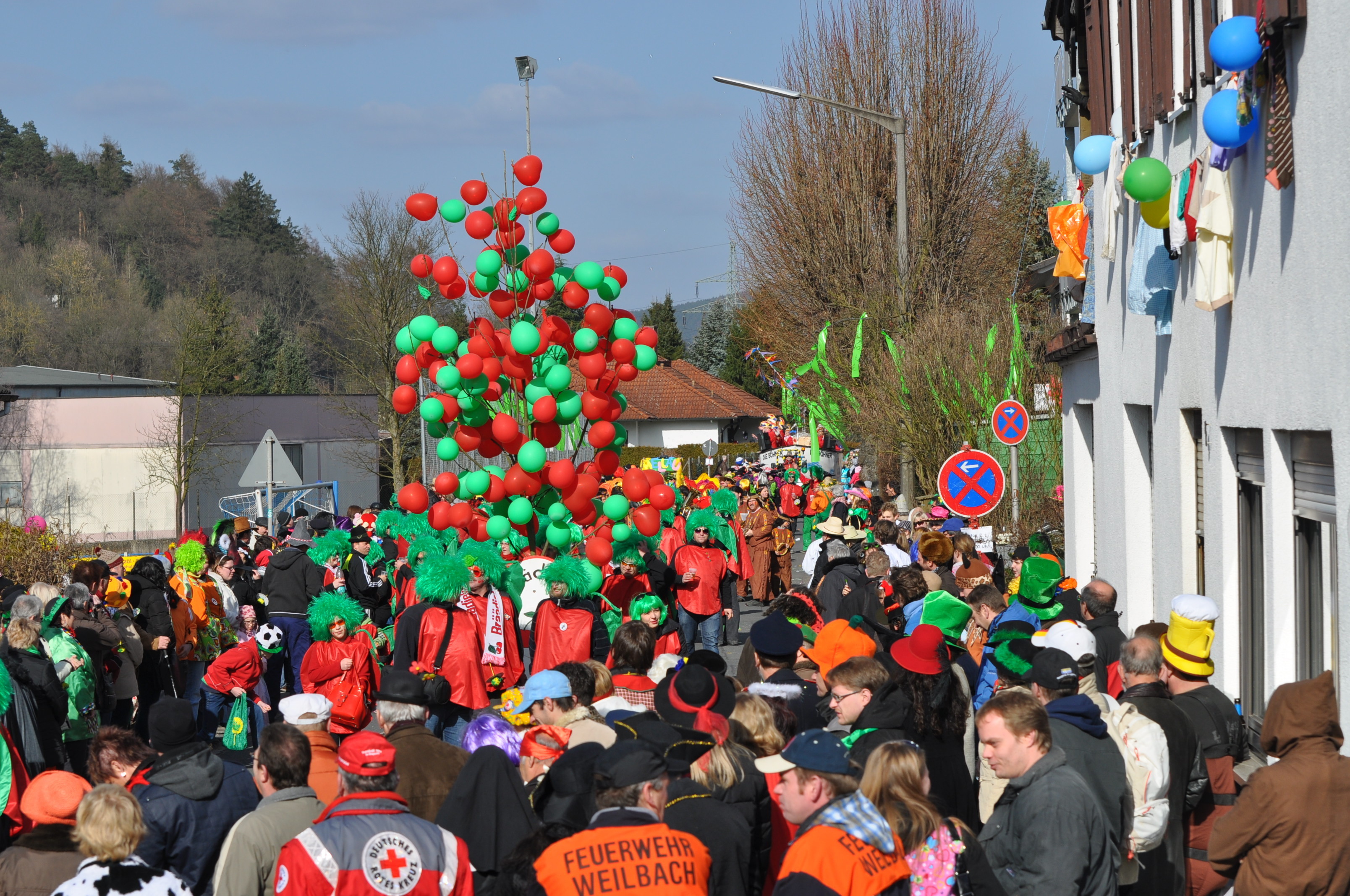 Der Kreisfaschingsumzug im Weilbacher Fröscheland – hier ein Archivfoto vom letzten Umzug im Jahr 2011 – verspricht der Höhepunkt der närrischen Kampagne im südlichen Landkreis zu werden.