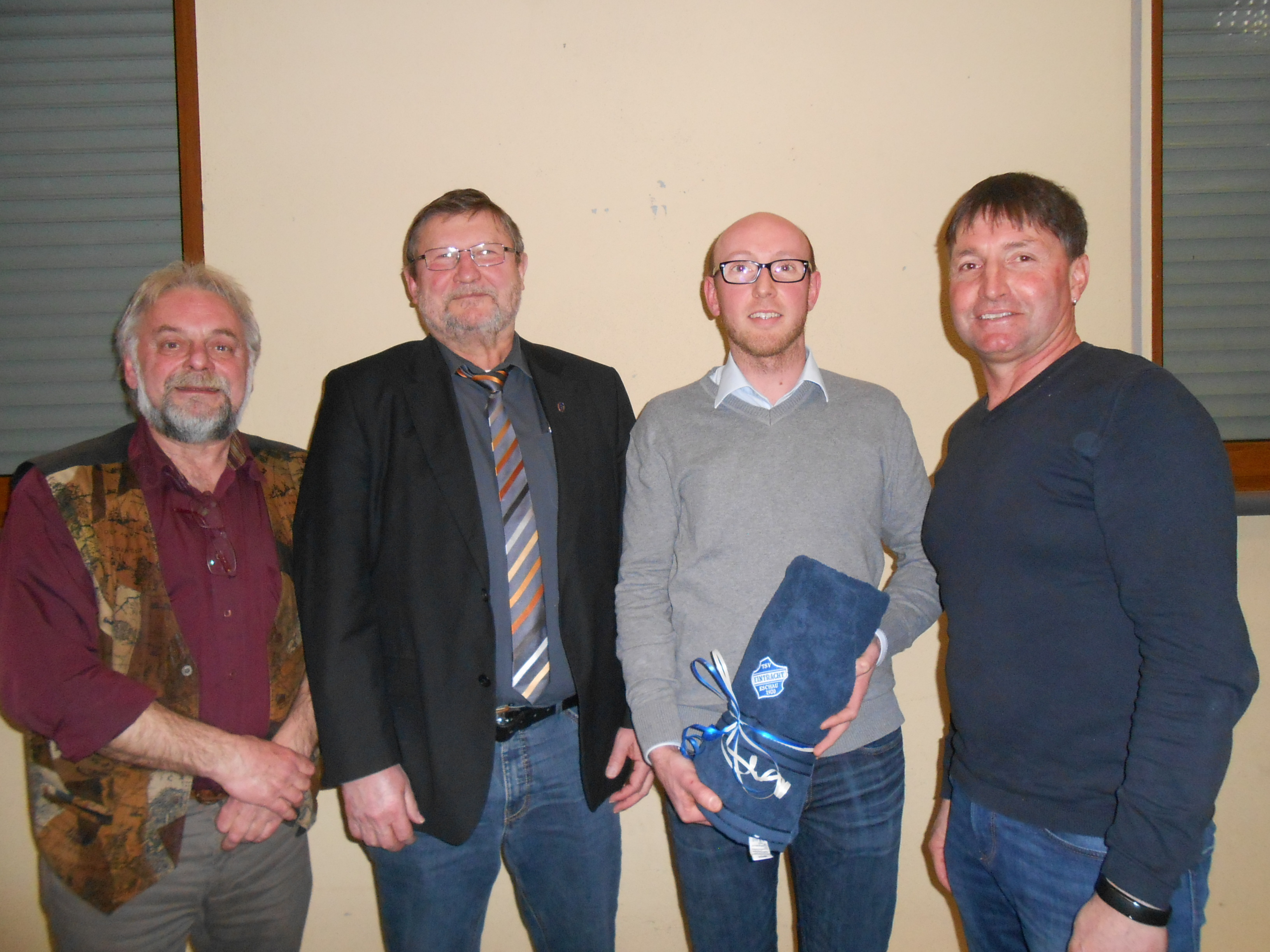 Schiedsrichterehrung: v.l.n.r.: 1. Vorstand Georg Horlebein, Adolf Weis/30 Jahre, Xaver Rodenhausen/14 Jahre, 3. Vorstand Thomas Roscher