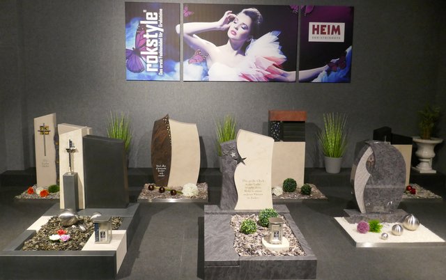 Bei der Präsentation der Rokstyle-Grabmale setzt Andreas Heim auf einen zusätzlichen Ausstellungsraum.