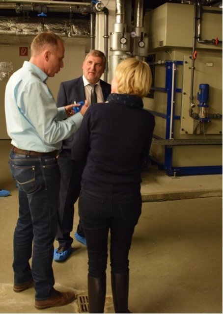 Ein Fachangestellter für Bäderbetriebe braucht auch technisches Verständnis für Pumpen, Filter, chemische Substanzen.