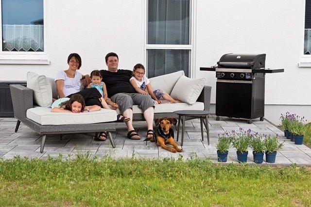 eine glückliche Baufamilie