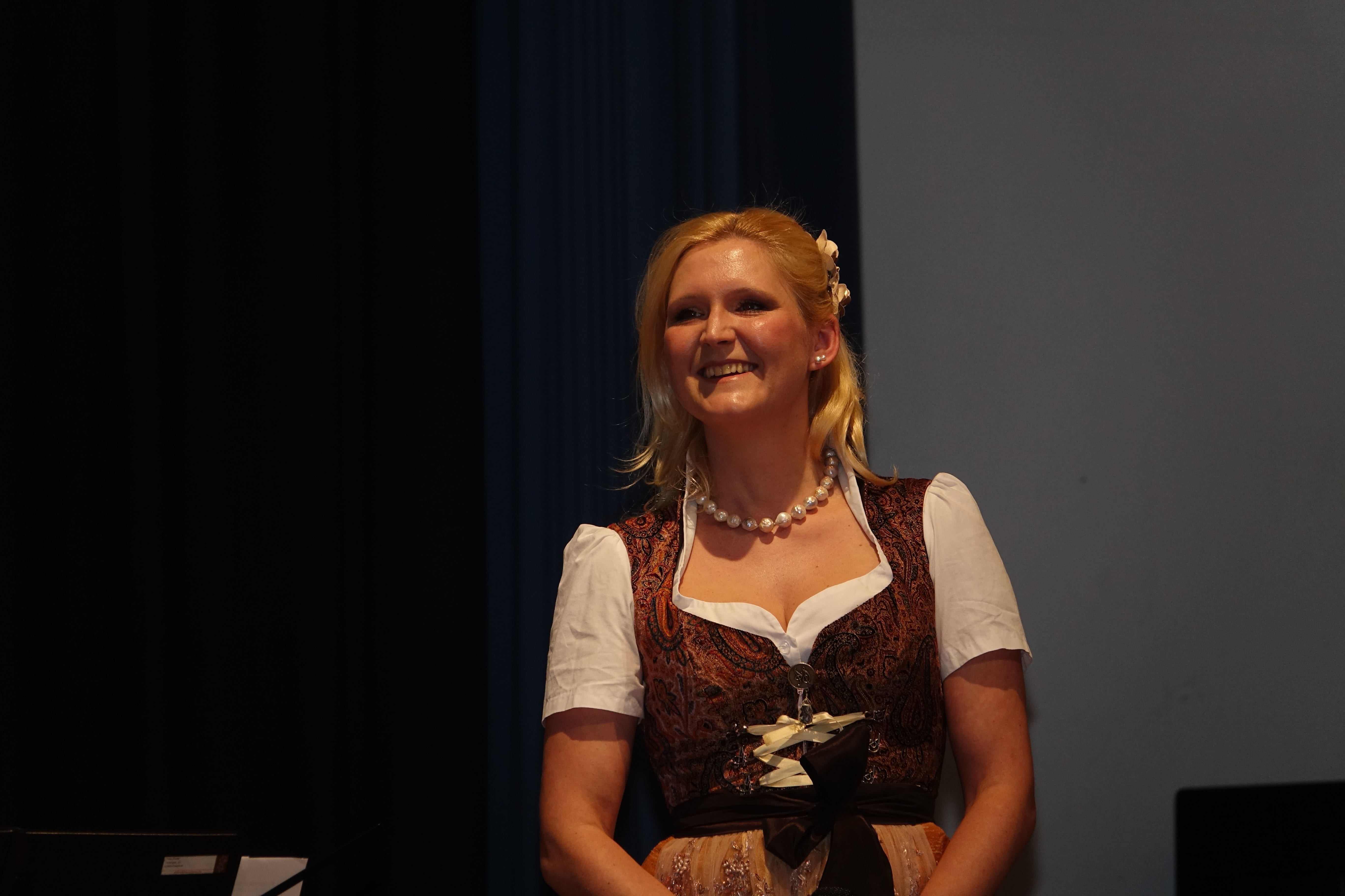 Die dreistündige Benefiz-Veranstaltung kann man in vielerlei Hinsicht als sehr gelungen bezeichnen.
Die vielen Gäste aus Elsenfeld und aus der Region freuten sich
- über die exzellente Organisation,
- das kurzweilige Musikprogramm mit seinem außergewöhnlichen Thema sowie
- über die Kontakte untereinander.