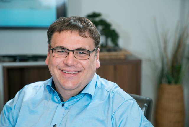 Thomas Münig, Projektleiter Elektrotechnik, seit 32 Jahren bei WIRL (Foto: news creativ)