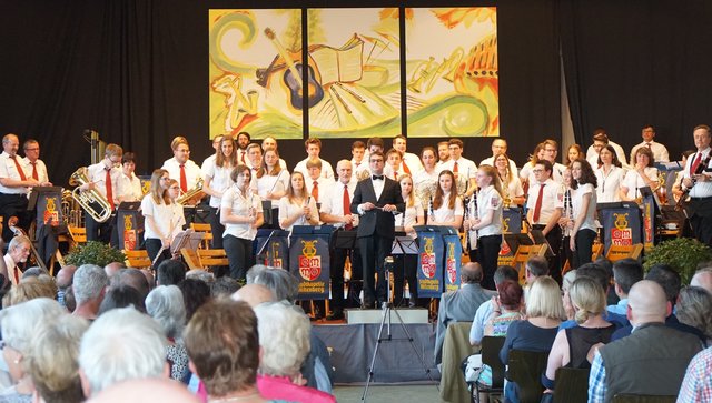 Nachhaltig wird wohl allen Besuchern das Frühjahrskonzert 2018 bleiben. Bravourös meisterten Musikerinnen und Musiker der Miltenberger Stadtpapelle die Herausforderungen der klassischen und modernen Stücke. Michael Geiger, Dirigenten-Nachfolger und einstiger Musik-Schüler von Waldemar Stockert gab einen sehr guten Einstand.