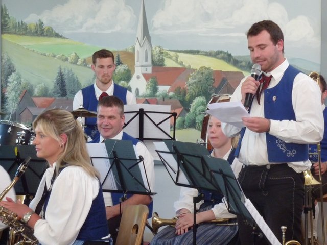 Odenwälder Trachtenkapelle Wenschdorf-Monbrunn unter der Leitung von Susanne Hock