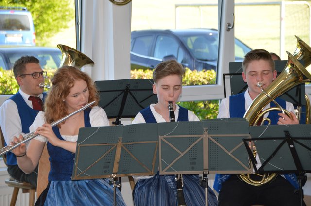 Jugendkapelle und  Odenwälder Trachtenkapelle Wenschdorf-Monbrunn musizieren zusammen