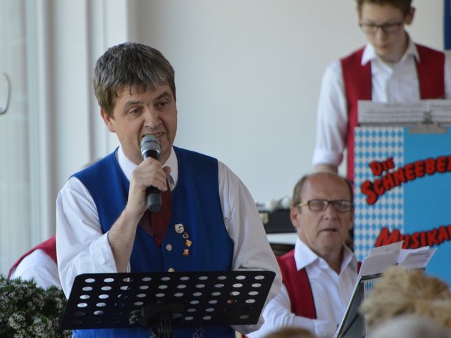 Vorsitzender Bruno Grän begrüßt die zahlreichen Gäste im Dorfgemeinschaftshaus