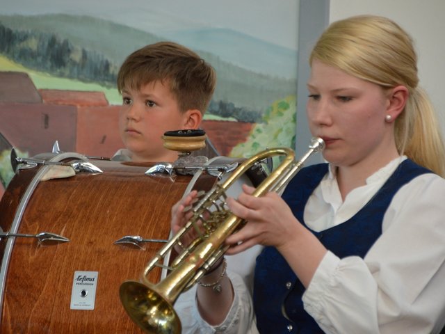 Jugendkapelle und  Odenwälder Trachtenkapelle Wenschdorf-Monbrunn musizieren zusammen