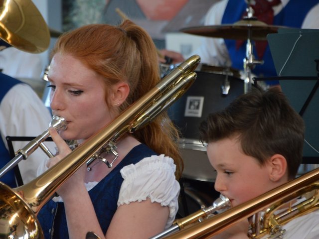 Jugendkapelle und  Odenwälder Trachtenkapelle Wenschdorf-Monbrunn musizieren zusammen