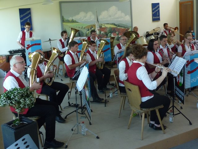 Schneeberger Musikanten unter der Leitung von Berthold Blatz
