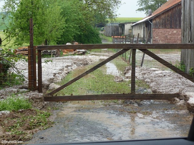 Schlamm und Hagel in Wenschdorf