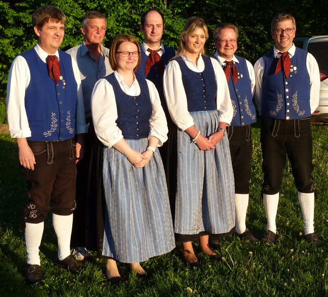 von links nach rechts: Vorsitzender Bruno Grän, Thomas Steuerwald, Ramona Trützler, Johannes Stier, Sabrina Stier, Hans-Jörg Schramm, Vorsitzender Michael Hock