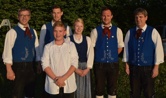 von links nach rechts: Vorsitzender Michael Hock, Fabian Walter, Patrick Bischof, Janina Farrenkopf, Manuel Walther, Vorsitzender Bruno Grän