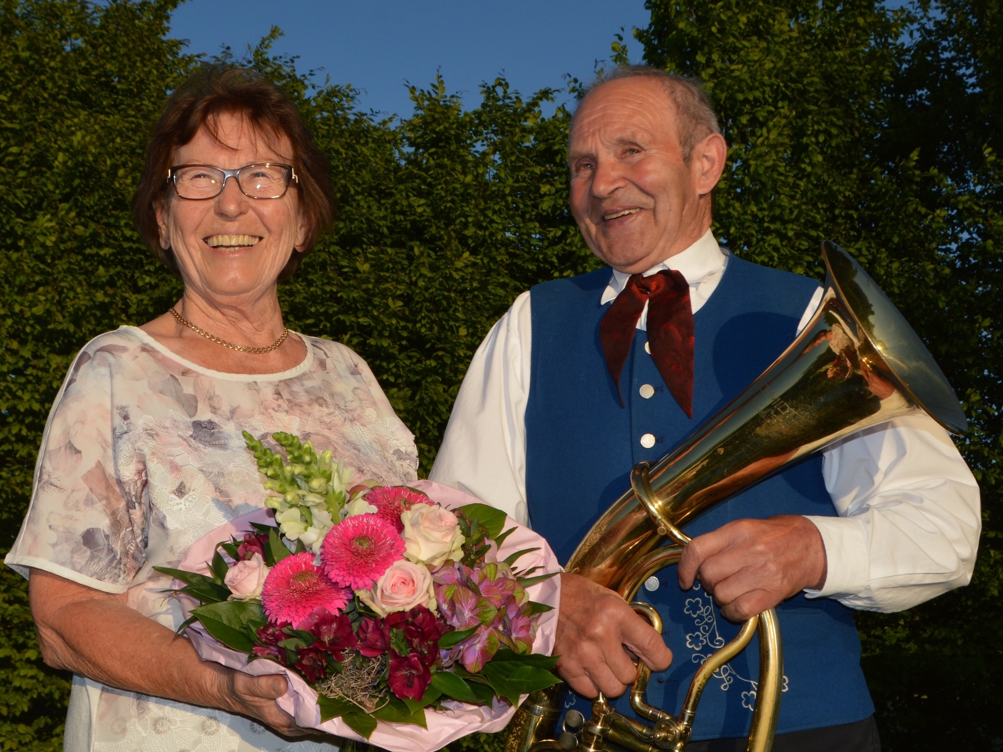 Anton Hock mit seiner "ersten Liebe" dem Tenorhorn und seiner "großen Liebe" Inge