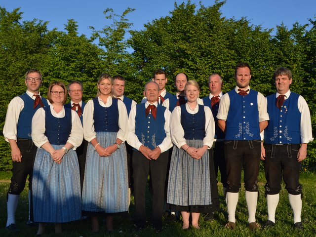 Anton Hock im Kreise aller geehrten Musikerinnen und Musiker der Odenwälder Trachtenkapelle Wenschdorf