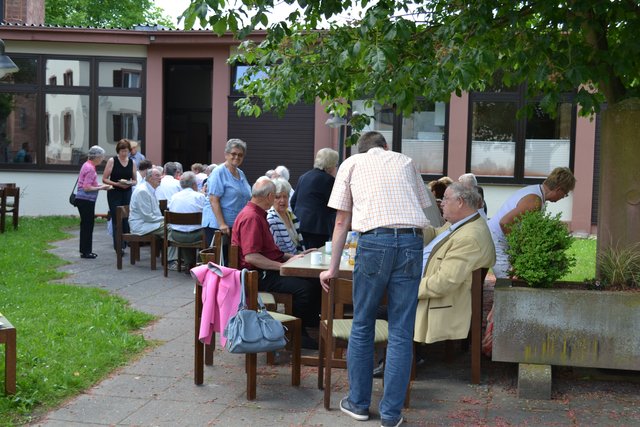 Gäste des Kirchenkaffees, anlässlich der Patroziniumsfeier in Kleinheubach