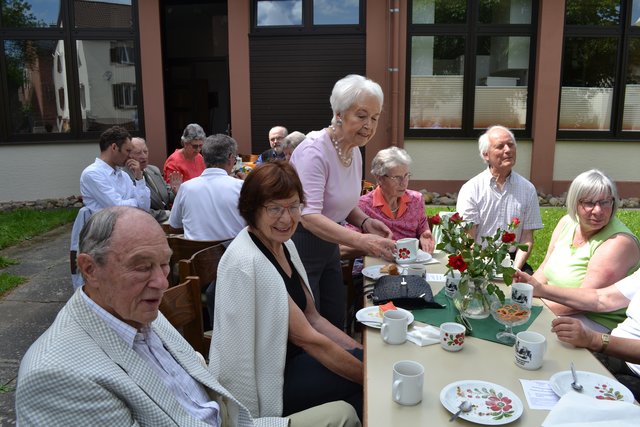 Gäste des Kirchenkaffees, anlässlich der Patroziniumsfeier in Kleinheubach