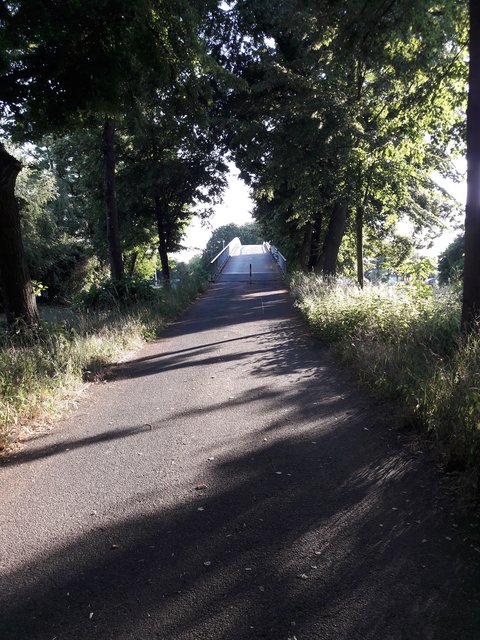 Ein beliebter Weg bei Fußgängern und Radlern.