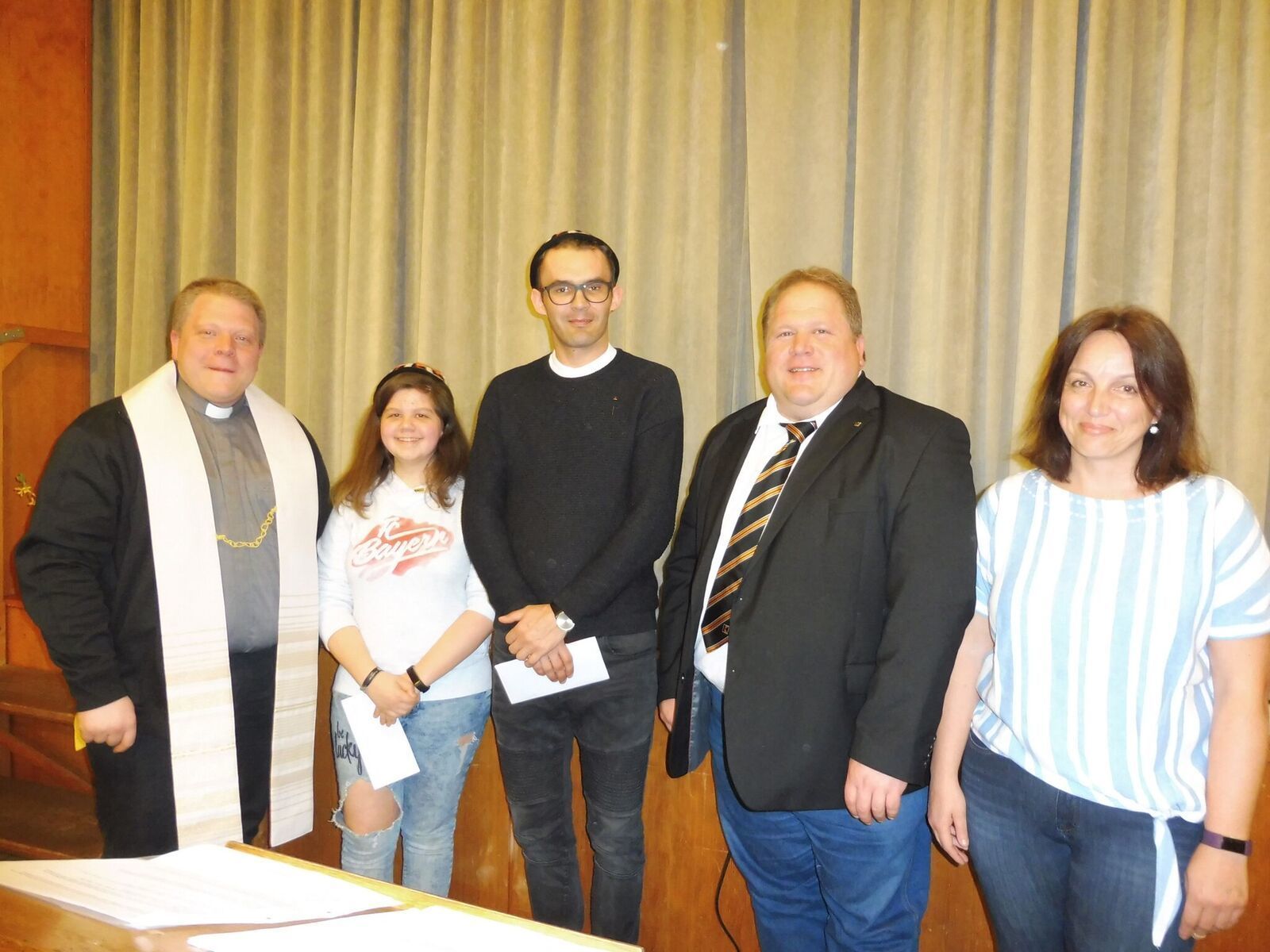 v.l.n.r.: Regionaljugendseelsorger Bernd Winter, die neuen Mitglieder Lisa Kreß und Pfarrer Dariusz Kowalski, 1. Vorsitzender Gernot Winter, 2. Vorsitzende Eva Arnold-Link
