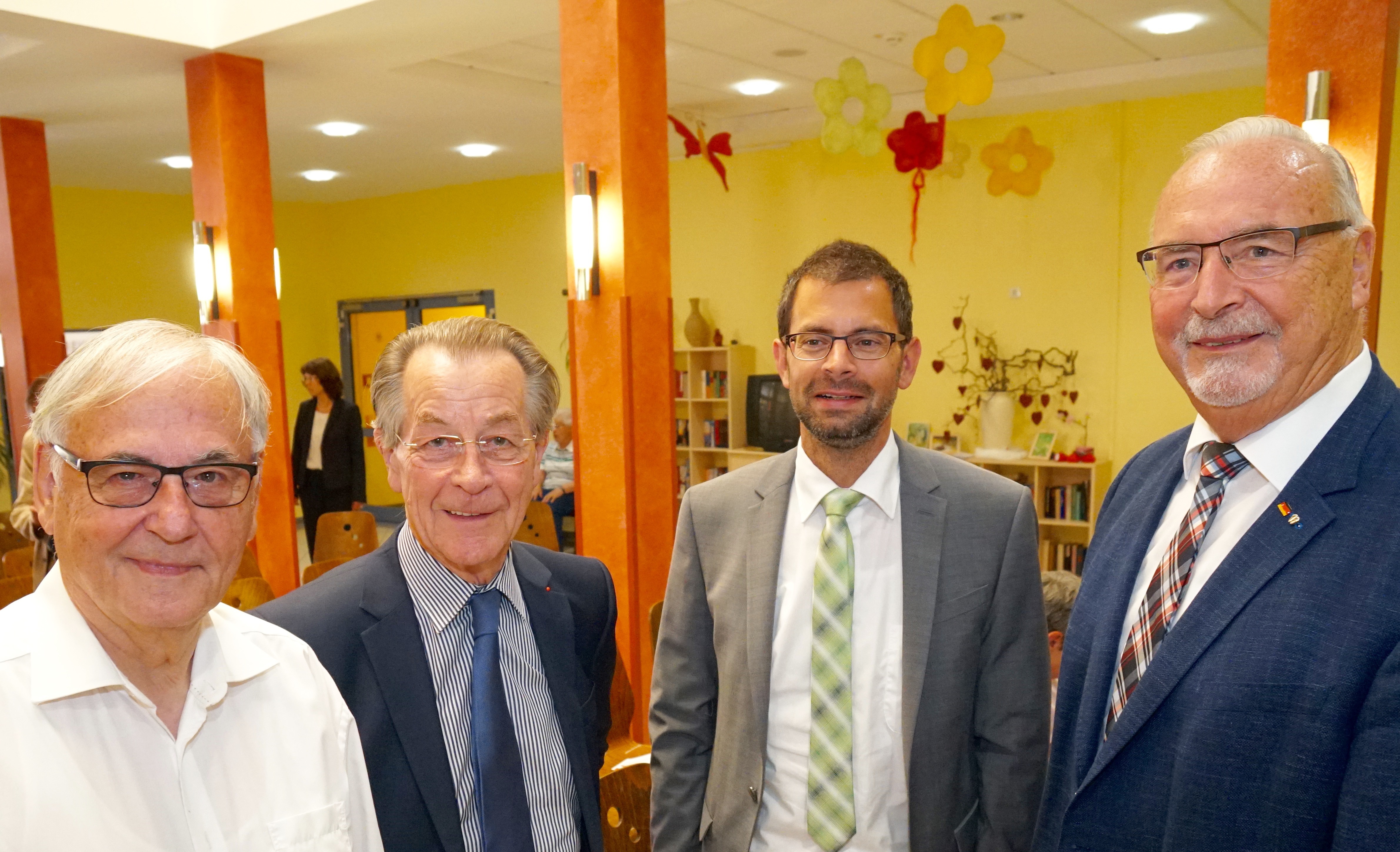 FESTAKT am 08.06.2018 in Obernburg am Main im Pflegezentrum: 25 Jahre Förderungen durch die Stiftung Altenhilfe mit v. l. Dr. Heinz Kaiser, MdL a.D., Festredner Franz Müntefering, Bundesminister a.D., Landrat Jens Marco Scherf und Wolfgang Zöller, MdB a.D . - Foto: Roland Schönmüller.