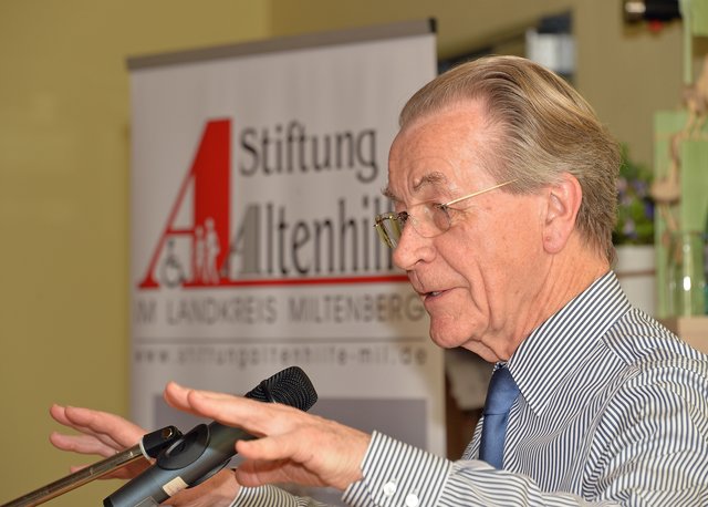 „Bleiben Sie aktiv“, riet Franz Müntefering den Seniorinnen und Senioren.