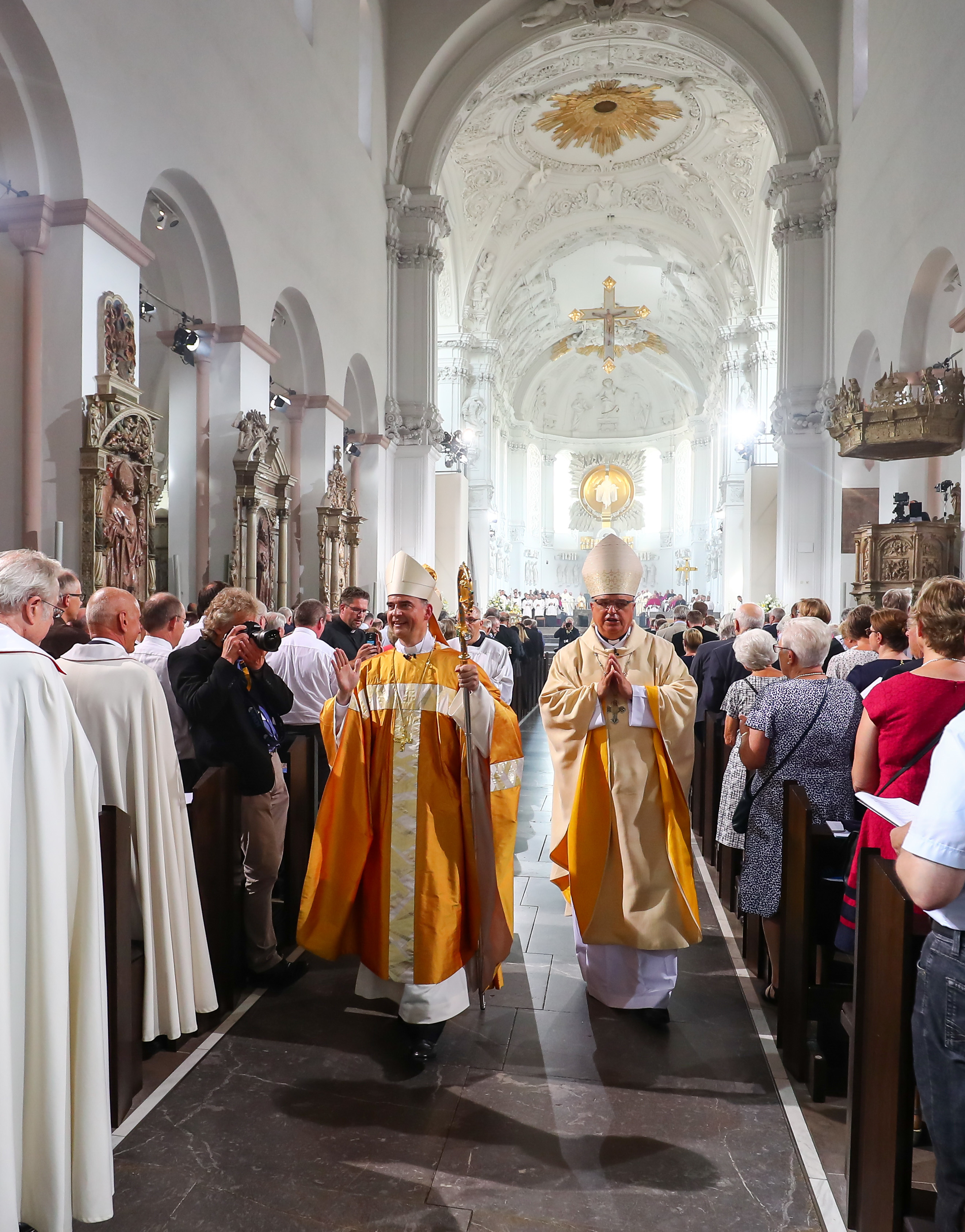 Bei einem feierlichen Gottesdienst im Würzburger Kiliansdom wurde Dr. Franz Jung zum Bischof geweiht und als 89. Bischof von Würzburg eingeführt.